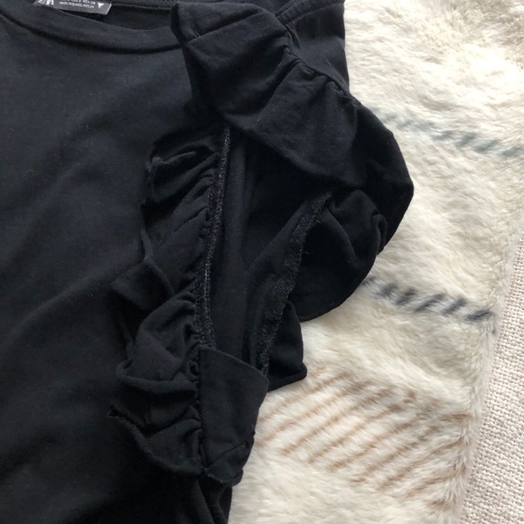 Black ruffled tank top - Picture 3 of 3